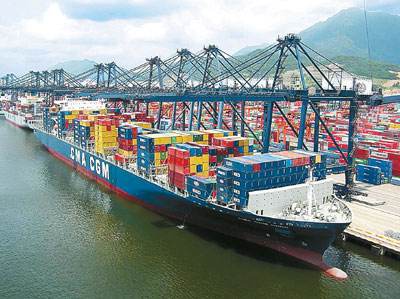 青岛港曾经创下码头装卸效率世界纪录的.jpg